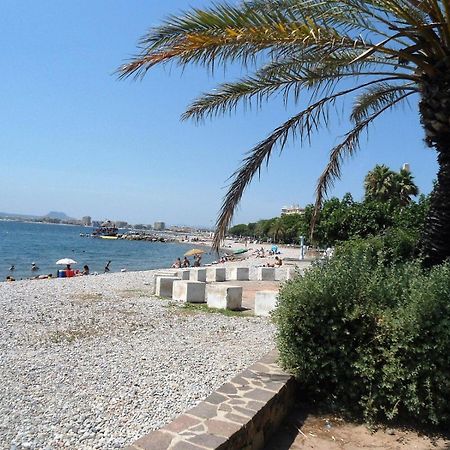 Un Grand Studio Face Au Port De Santa Lucia Сен-Рафаэль Экстерьер фото