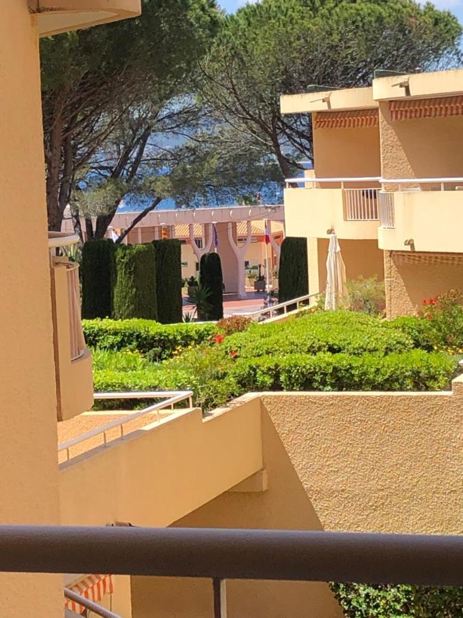 Un Grand Studio Face Au Port De Santa Lucia Сен-Рафаэль Экстерьер фото